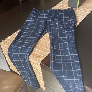 EUC Banana Republic navy and white plaid dress pants . Sloan size 4 . Ankle len